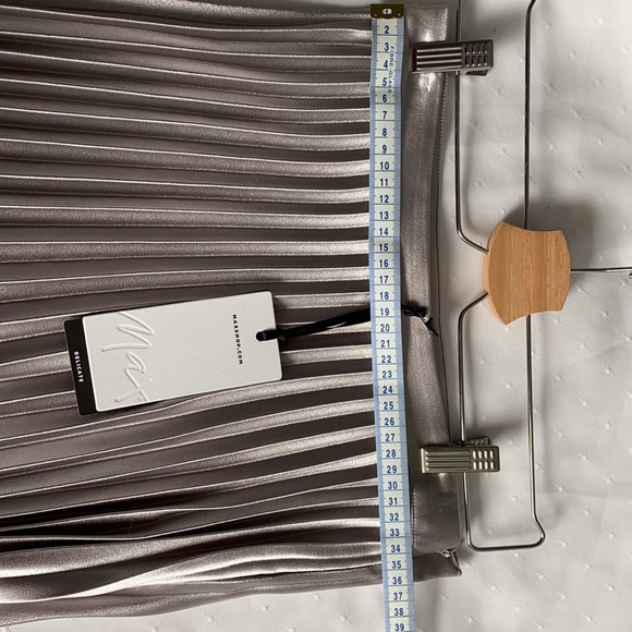 MAX | Brand new metallic pleated skirt - Picture 8 of 8